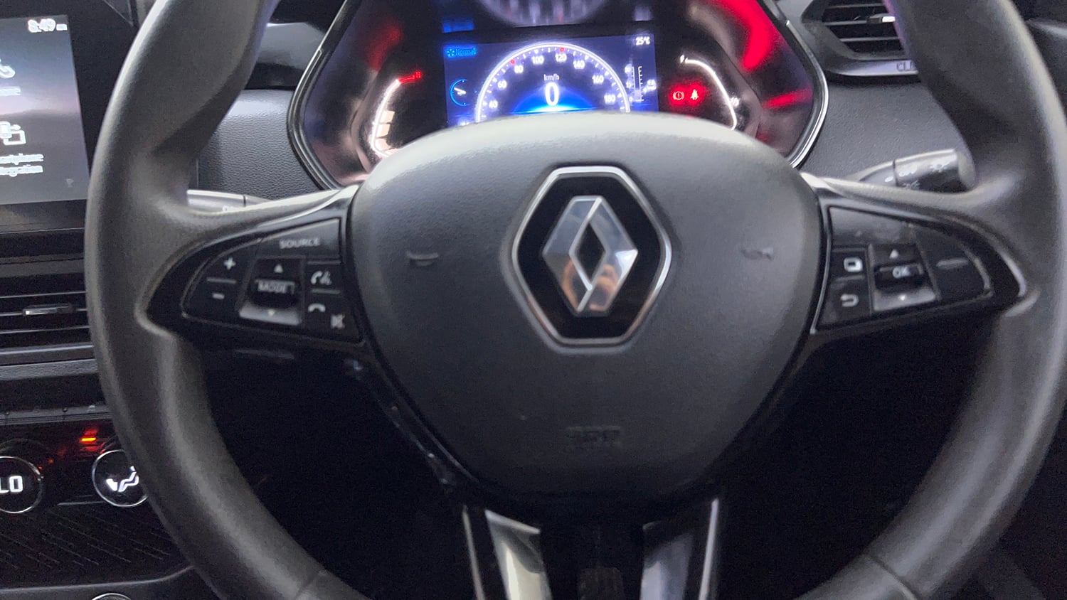 Used 2023 Renault Kiger RXZ AMT Dual Tone Petrol Automatic top_features Airbags