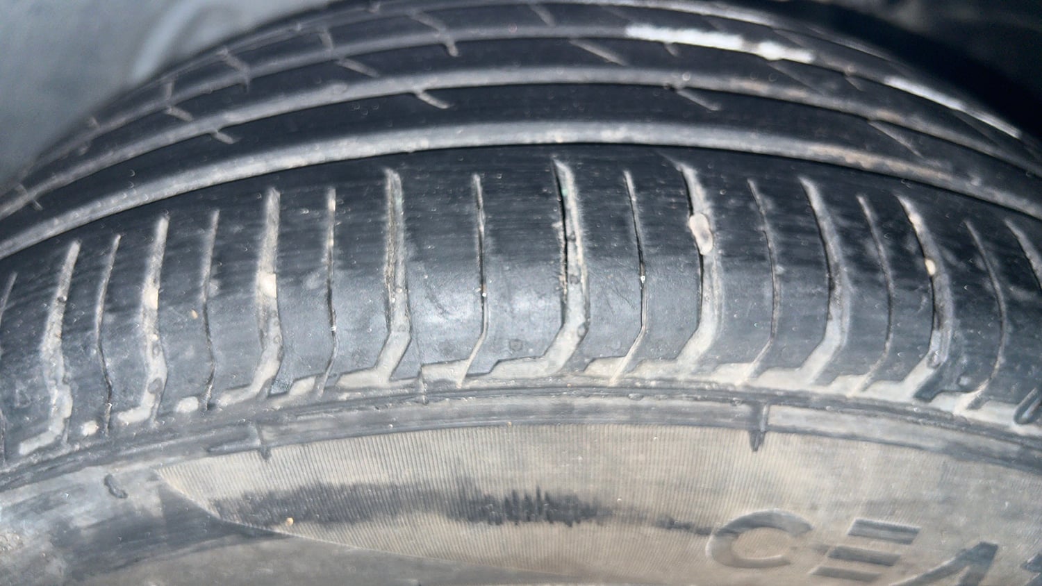Used 2018 Ford EcoSport Trend 1.5L TDCi Diesel Manual tyres LEFT FRONT TYRE TREAD VIEW