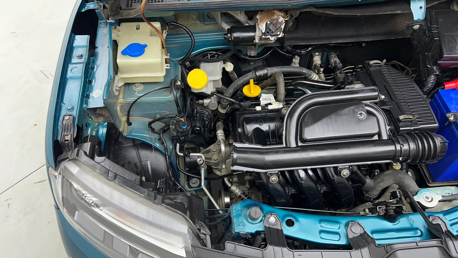 Used 2021 Renault Kwid RXT 1.0 AMT Opt Petrol Automatic engine ENGINE RIGHT SIDE VIEW