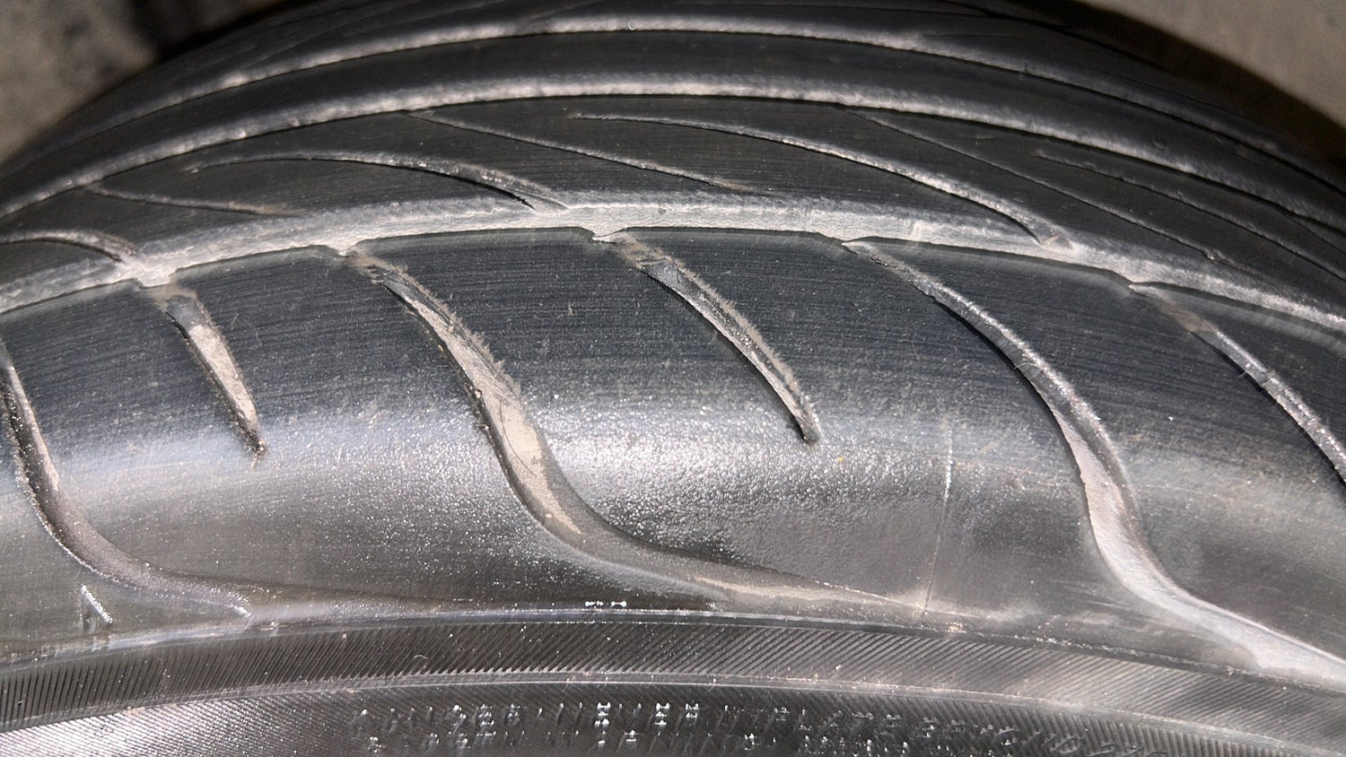 Used 2018 Maruti Suzuki Swift ZXi AMT Petrol Automatic tyres RIGHT REAR TYRE TREAD VIEW