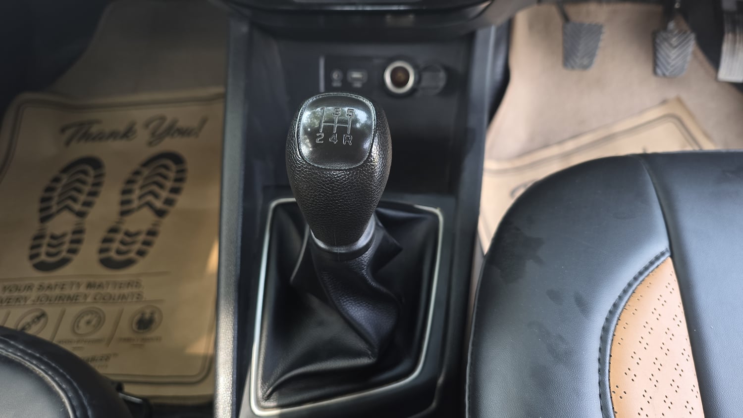 Used 2017 Hyundai Elite i20 Sportz 1.2 Petrol Manual interior GEAR  KNOB VIEW