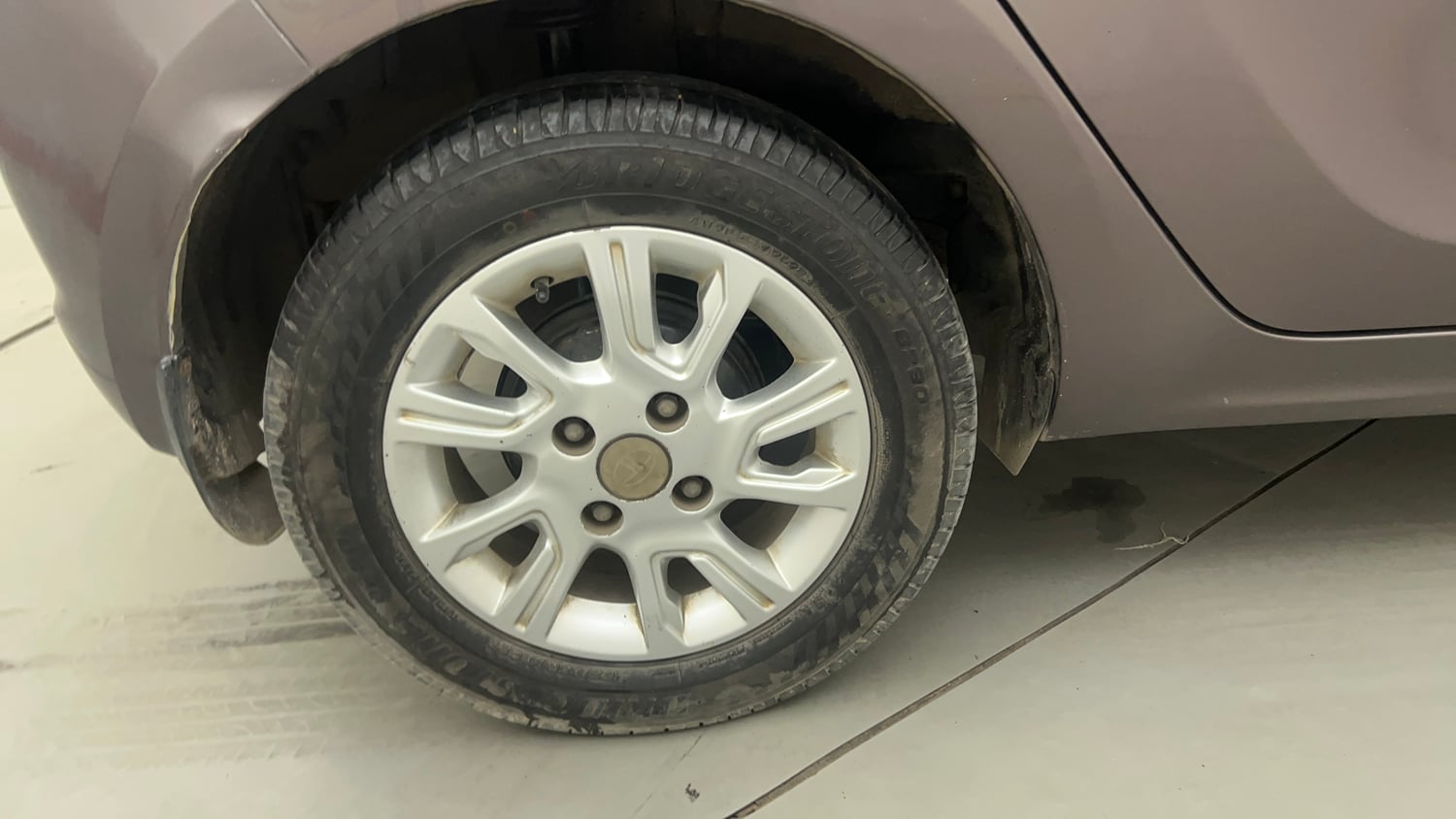 Used 2017 Tata Tiago Revotron XZA Petrol Automatic tyres RIGHT REAR TYRE RIM VIEW