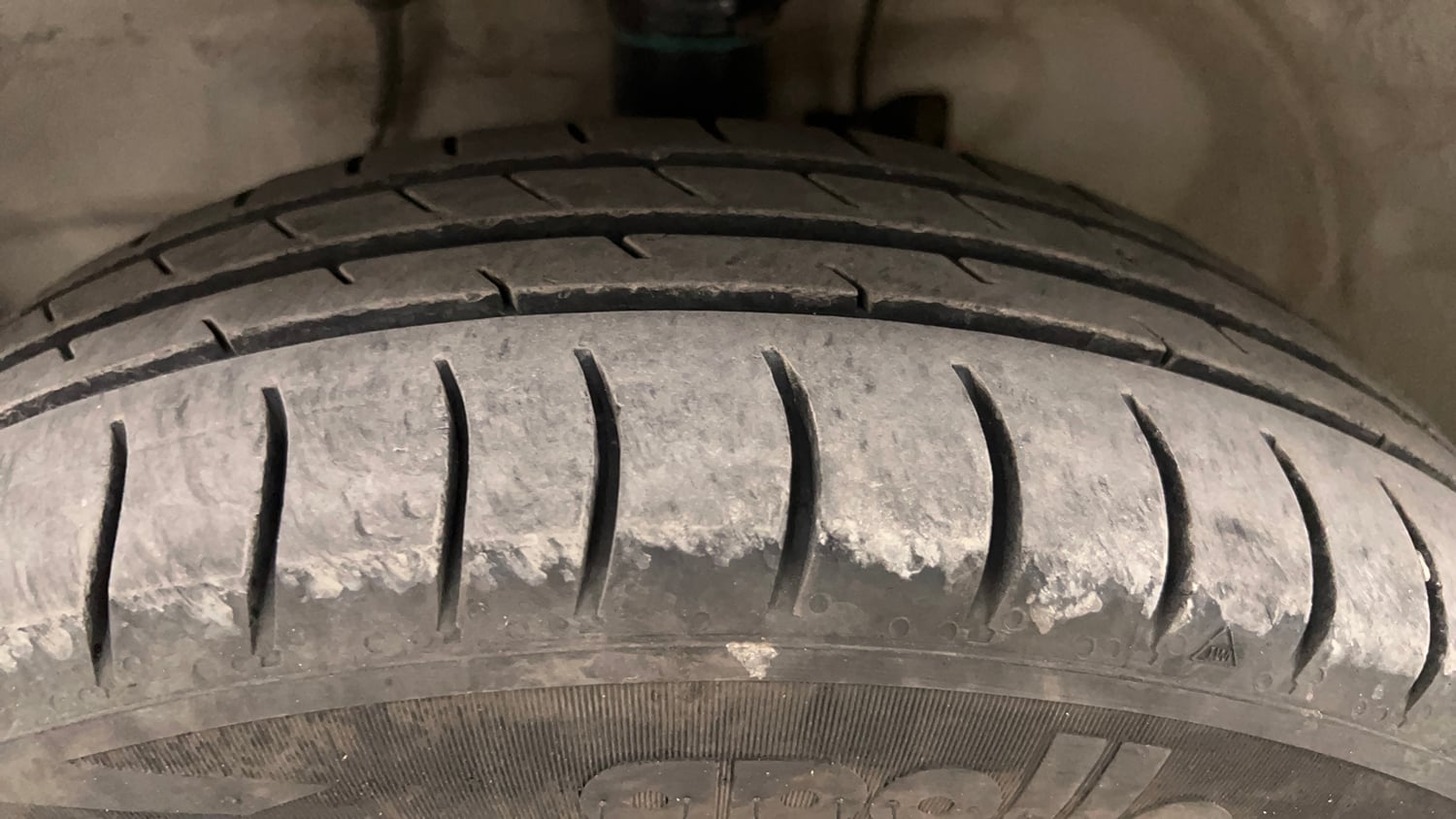 Used 2017 Maruti Suzuki Wagon R Vxi (ABS-Airbag) Petrol Manual tyres LEFT FRONT TYRE TREAD VIEW