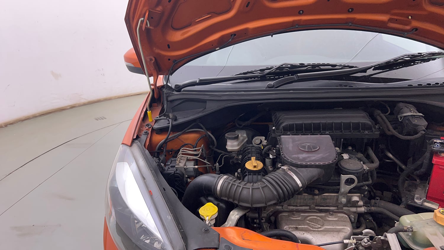 Used 2019 Tata Tiago Revotron XZ Plus Petrol Manual engine ENGINE RIGHT SIDE HINGE & APRON VIEW