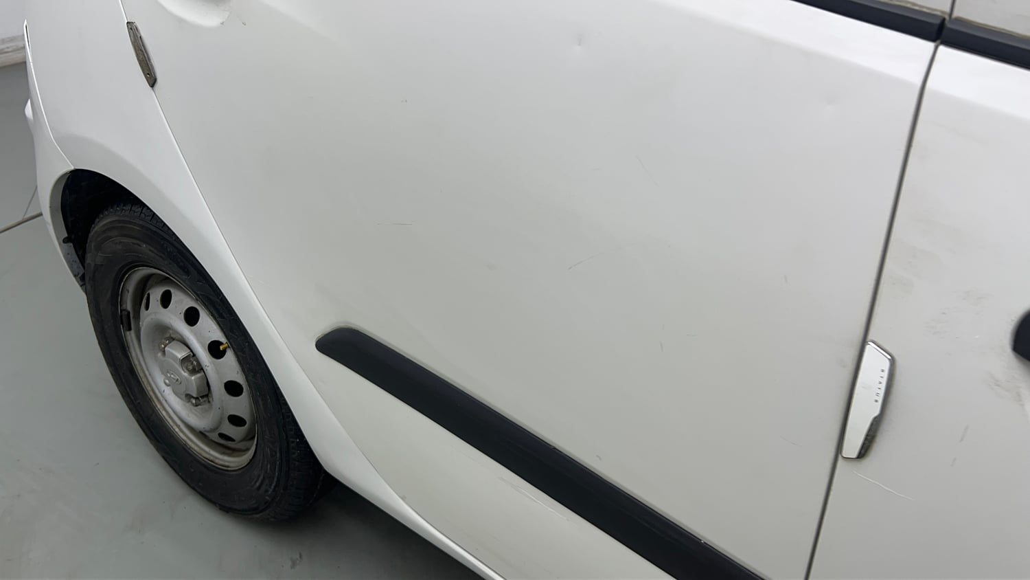 Used 2015 Hyundai i10 Magna 1.1 iRDE2 Petrol Manual dents MINOR SCRATCH