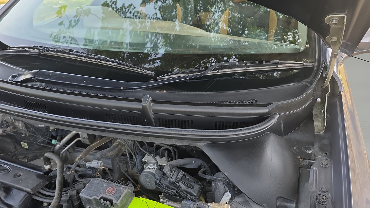 Used 2017 Hyundai Elite i20 Sportz 1.2 Petrol Manual engine ENGINE LEFT SIDE HINGE & APRON VIEW