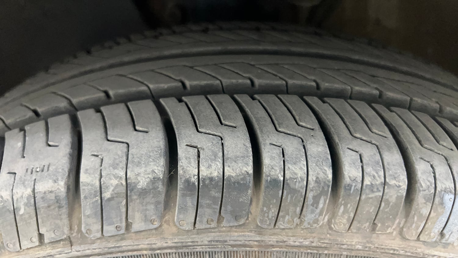 Used 2013 Volkswagen Vento Highline Petrol Petrol Manual tyres LEFT FRONT TYRE TREAD VIEW