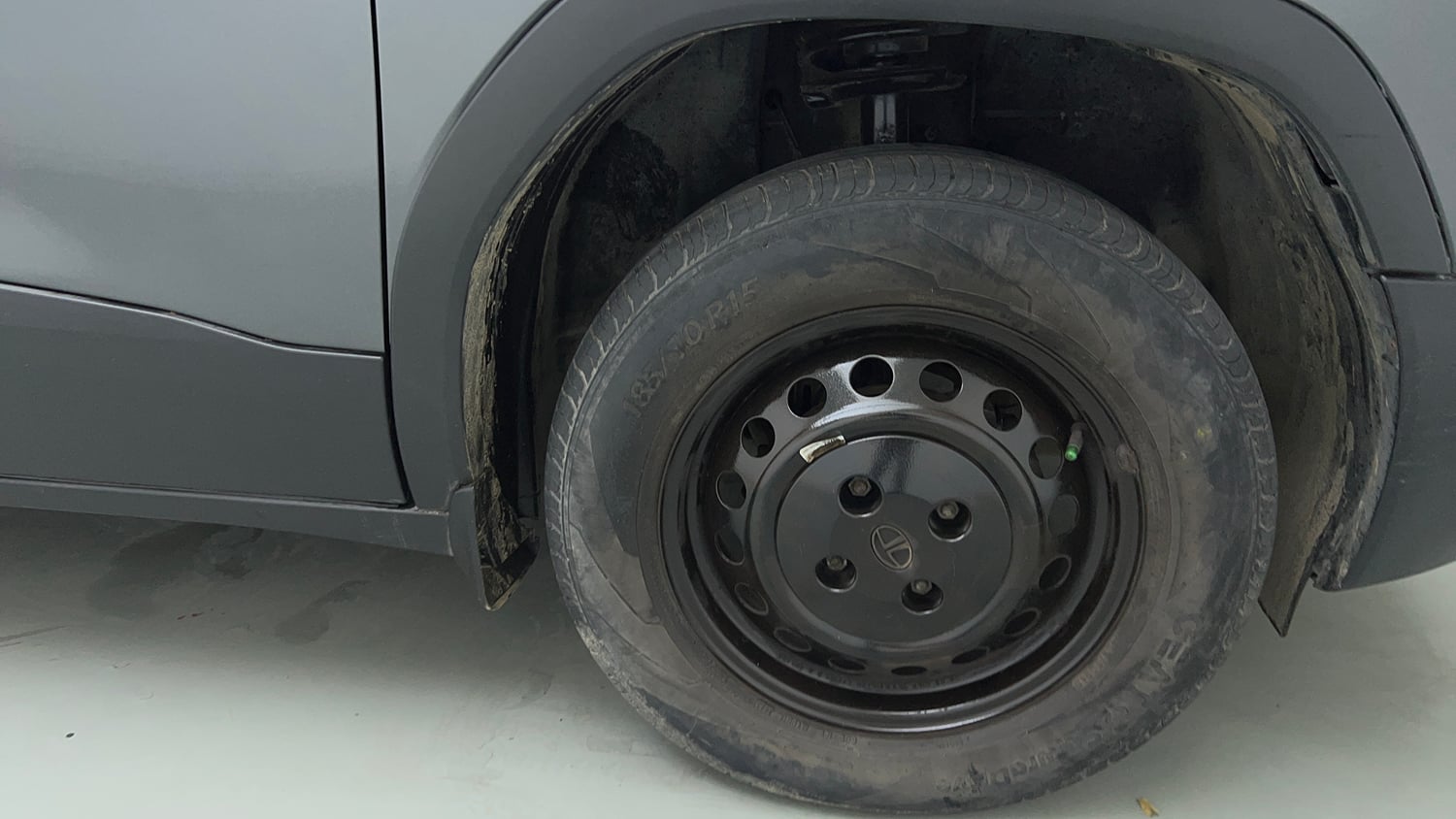 Used 2022 Tata Punch Pure MT Petrol Manual tyres RIGHT FRONT TYRE RIM VIEW