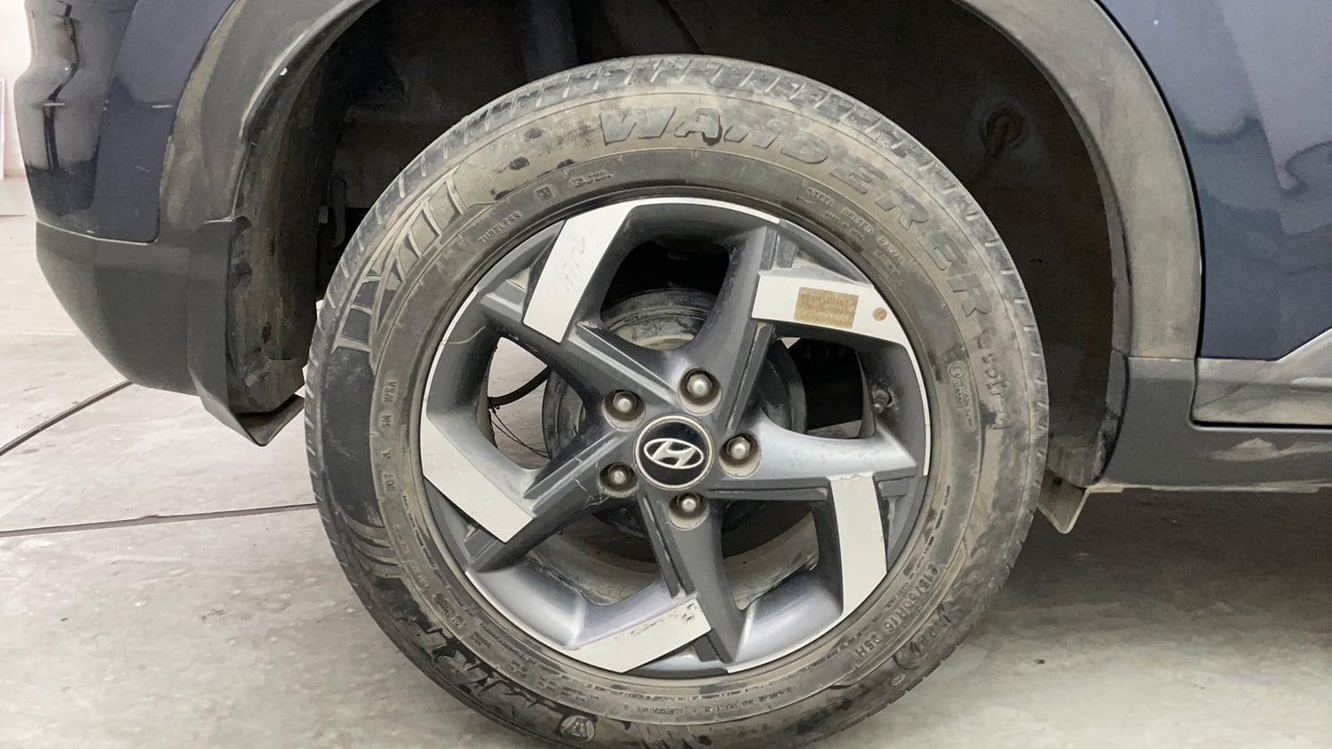Used 2020 Hyundai Venue SX 1.5 CRDi Diesel Manual tyres RIGHT REAR TYRE RIM VIEW