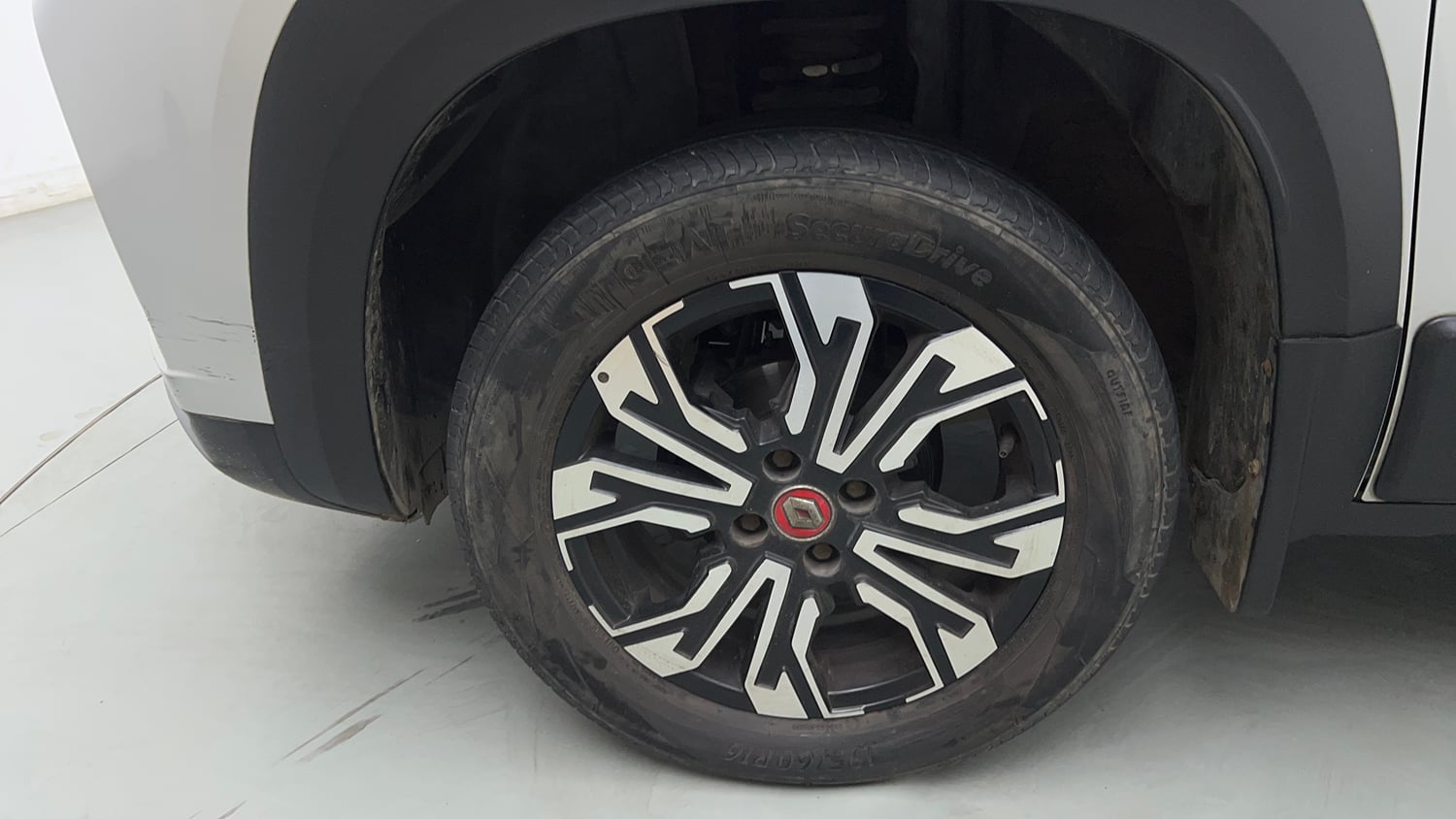 Used 2022 Renault Kiger RXZ 1.0 Turbo MT Petrol Manual tyres LEFT FRONT TYRE RIM VIEW