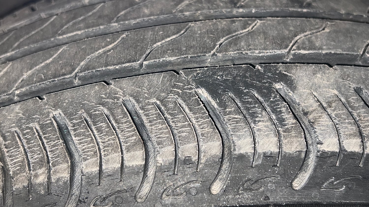 Used 2023 Honda Amaze VX CVT 1.2 Petrol Petrol Automatic tyres RIGHT FRONT TYRE TREAD VIEW