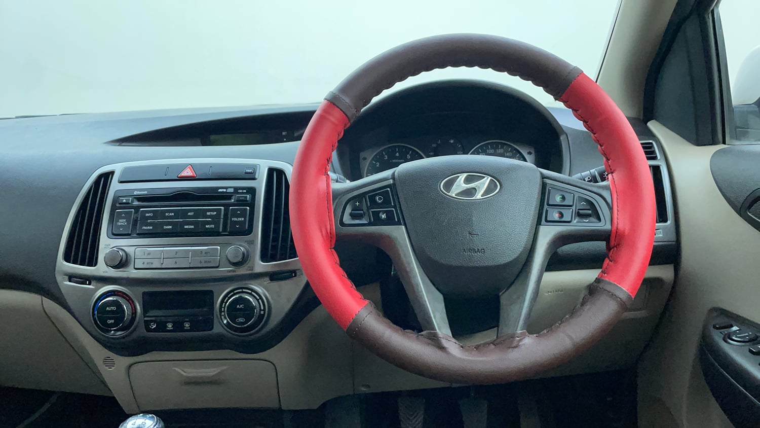 Used 2013 Hyundai i20 Sportz 1.2 Petrol Manual interior STEERING VIEW