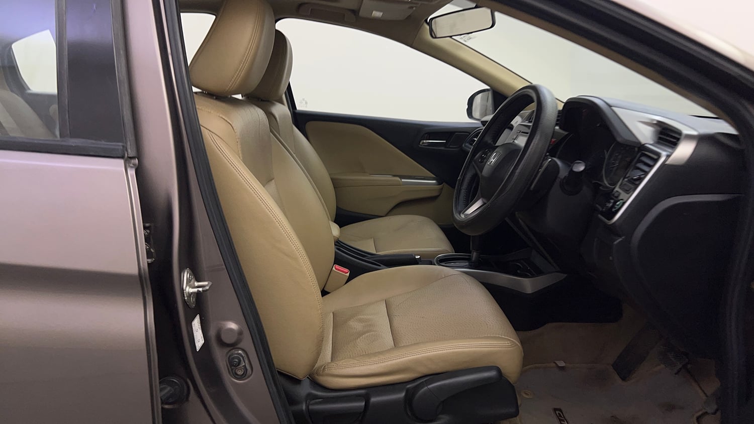 Used 2016 Honda City VX CVT Petrol Automatic interior RIGHT SIDE FRONT DOOR CABIN VIEW