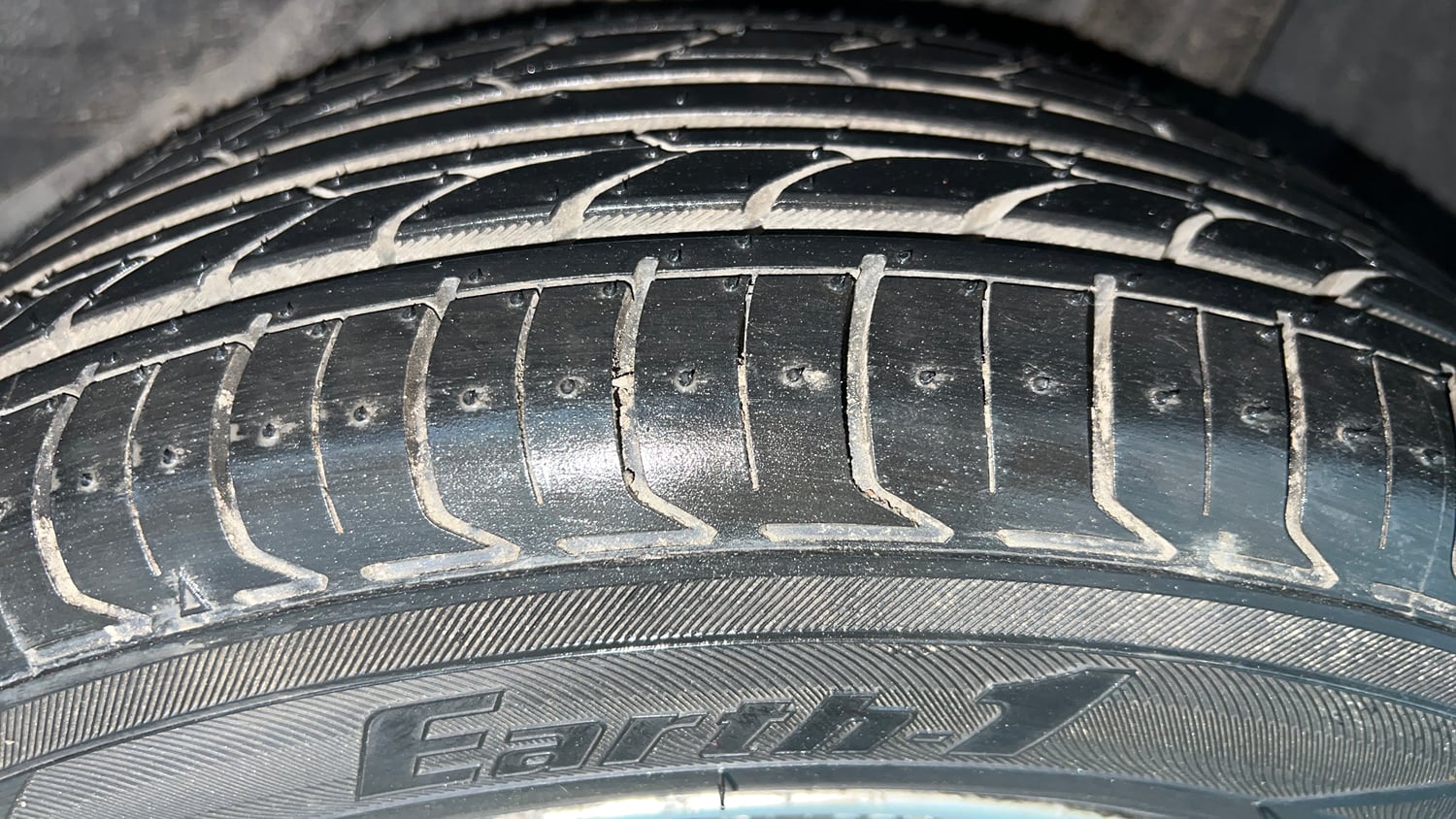 Used 2015 Honda Amaze 1.2 VX i-VTEC Petrol Manual tyres LEFT REAR TYRE TREAD VIEW