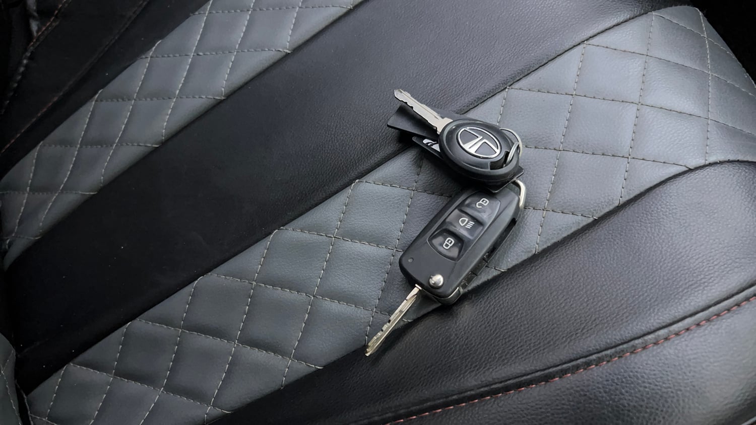 Used 2018 Tata Tigor Revotron XTA Petrol Automatic extra CAR KEY VIEW