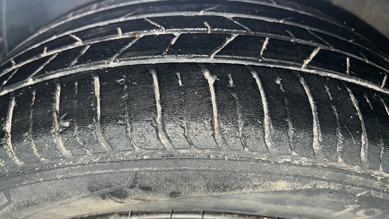 Used 2023 Hyundai i20 Sportz 1.2 MT Petrol Manual tyres LEFT FRONT TYRE TREAD VIEW