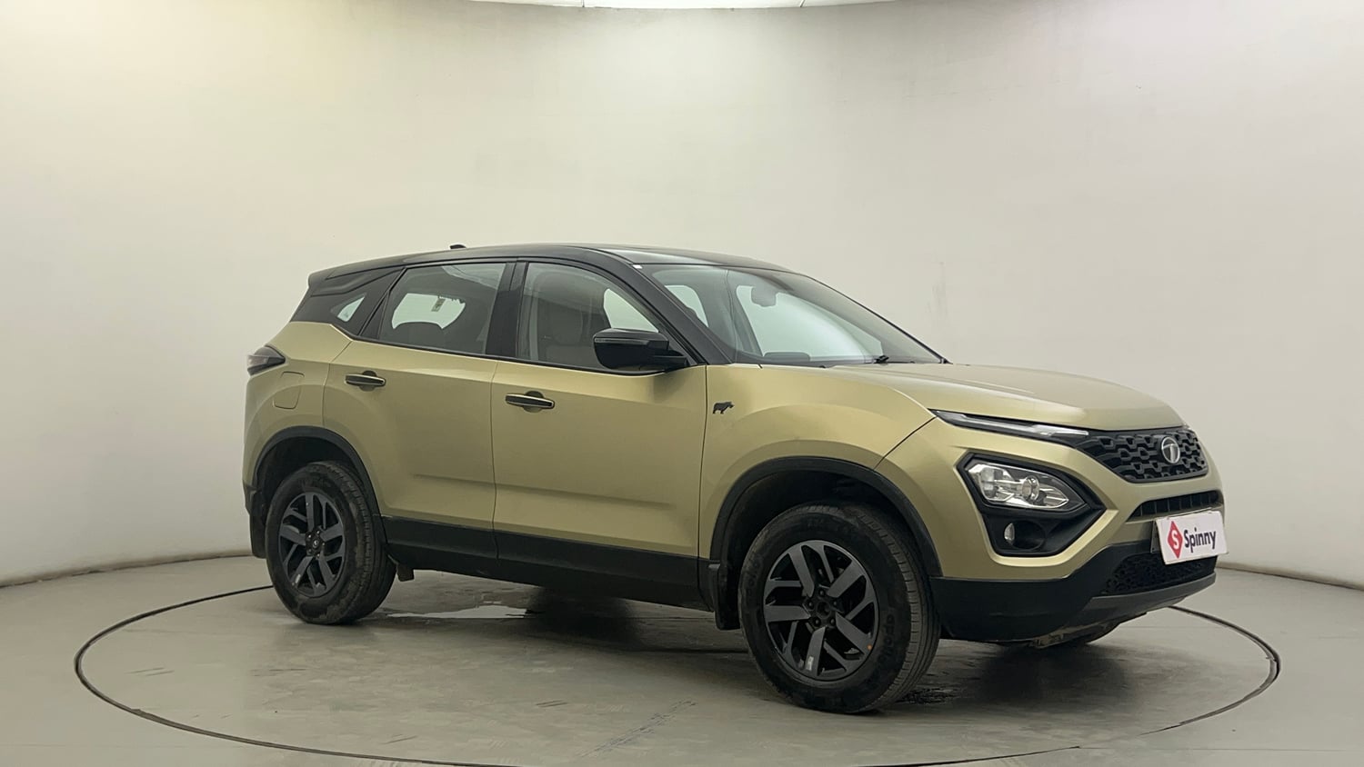 Used 2022 Tata Harrier Kaziranga XZA Plus Diesel Automatic exterior RIGHT FRONT CORNER VIEW