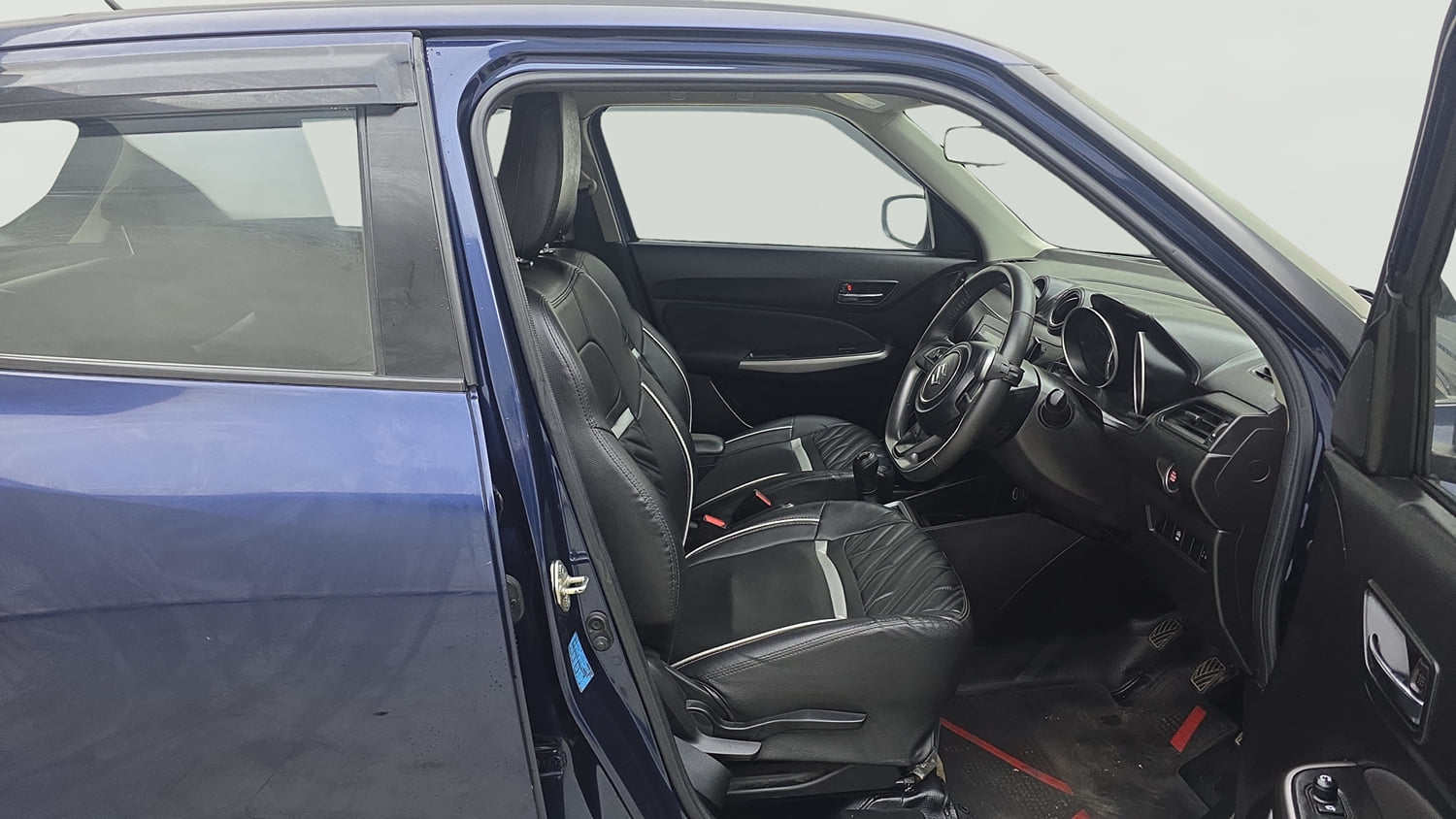 Used 2021 Maruti Suzuki Swift ZXi Petrol Manual interior RIGHT SIDE FRONT DOOR CABIN VIEW