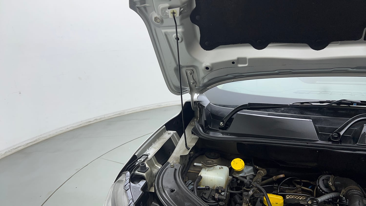 Used 2022 Renault Kiger RXZ 1.0 Turbo MT Petrol Manual engine ENGINE RIGHT SIDE HINGE & APRON VIEW