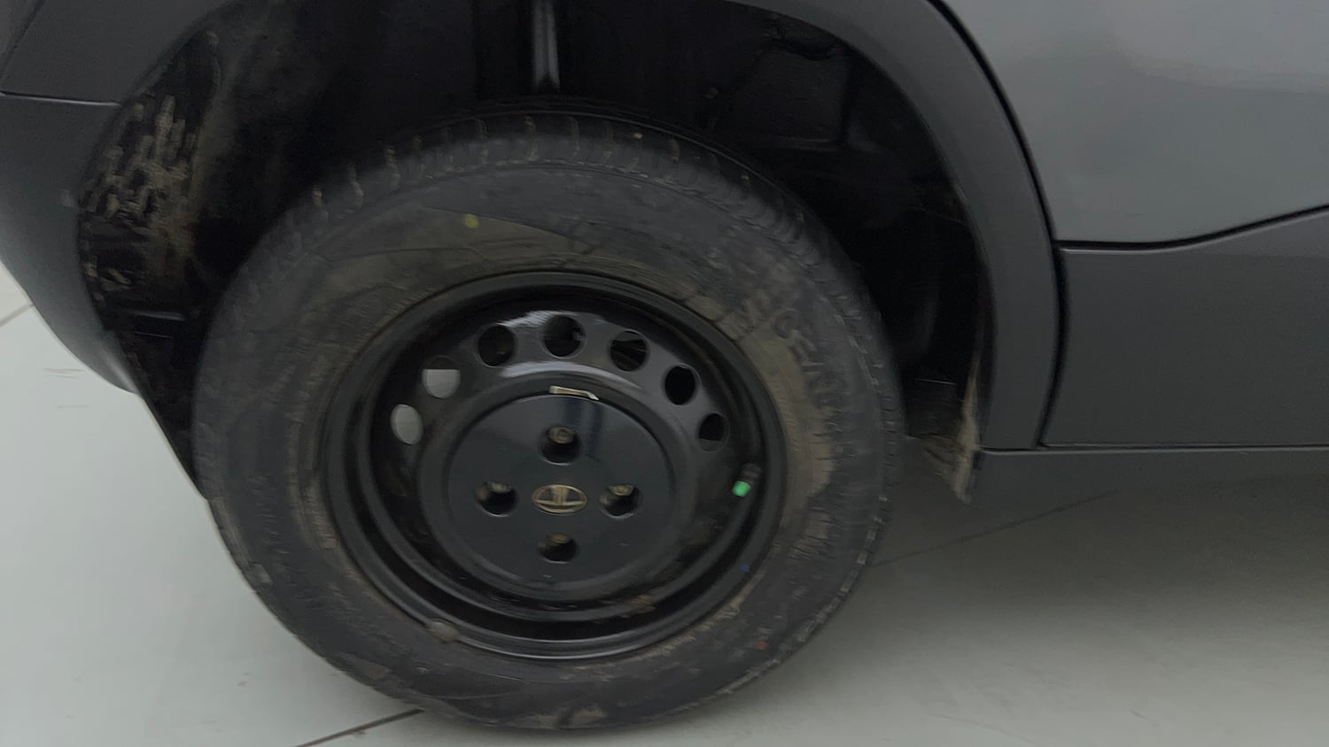 Used 2022 Tata Punch Pure MT Petrol Manual tyres RIGHT REAR TYRE RIM VIEW