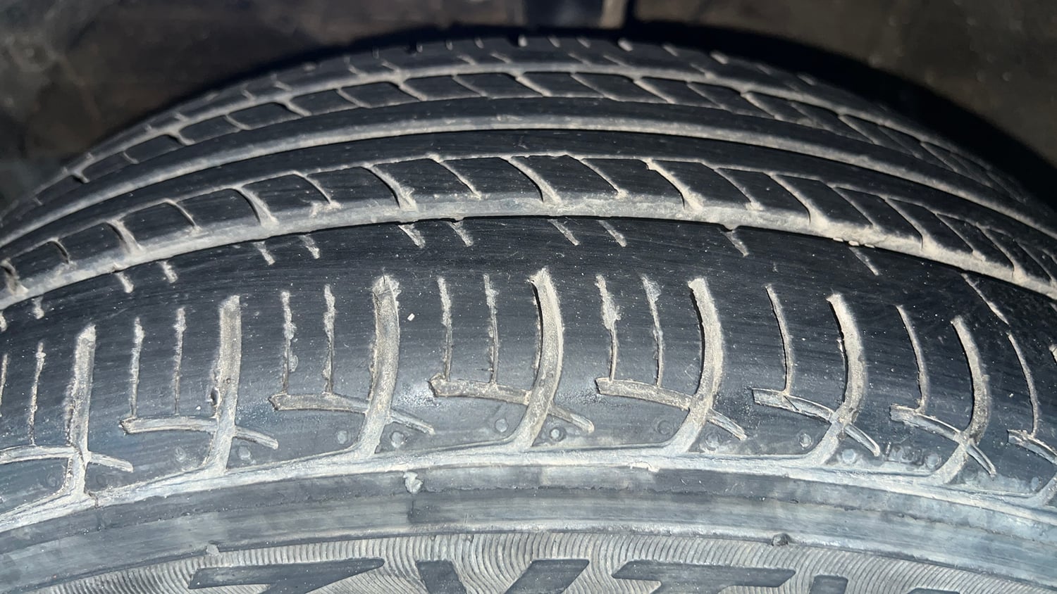 Used 2017 Maruti Suzuki Baleno Delta 1.2 Petrol Manual tyres LEFT FRONT TYRE TREAD VIEW