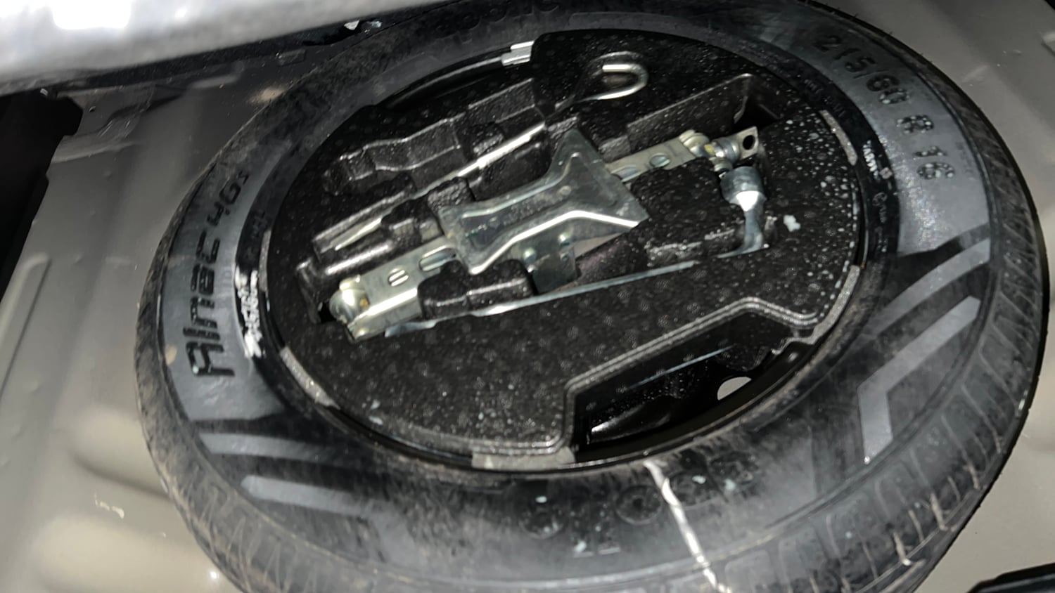 Used 2022 maruti-suzuki Vitara Brezza ZXi Plus Petrol Manual tyres SPARE TYRE VIEW