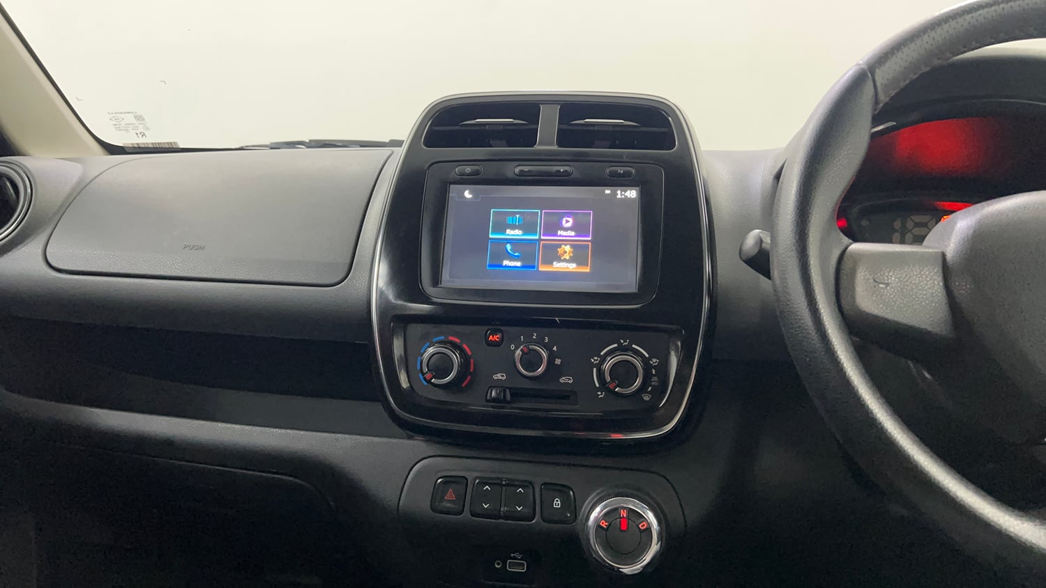 Used 2019 Renault Kwid 1.0 RXT AMT Opt Petrol Automatic interior MUSIC SYSTEM & AC CONTROL VIEW