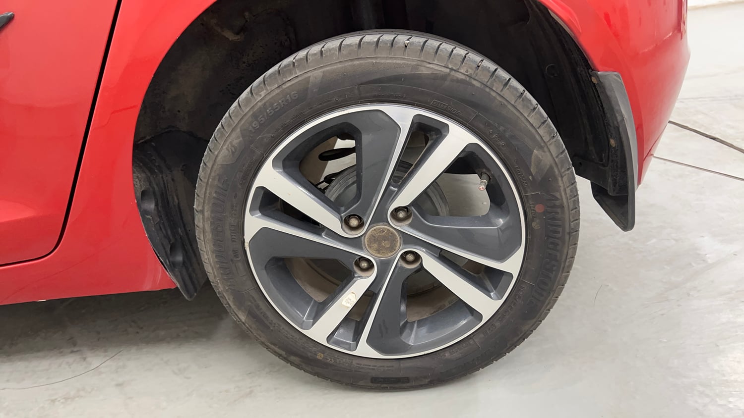 Used 2021 Tata Altroz XZ Petrol Petrol Manual tyres LEFT REAR TYRE RIM VIEW