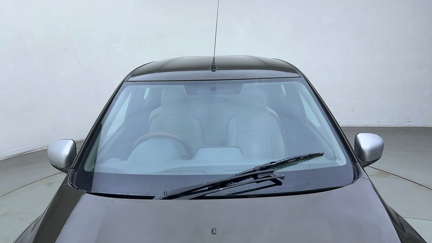 Used 2017 Renault Kwid 1.0 RXT Petrol Manual exterior FRONT WINDSHIELD VIEW
