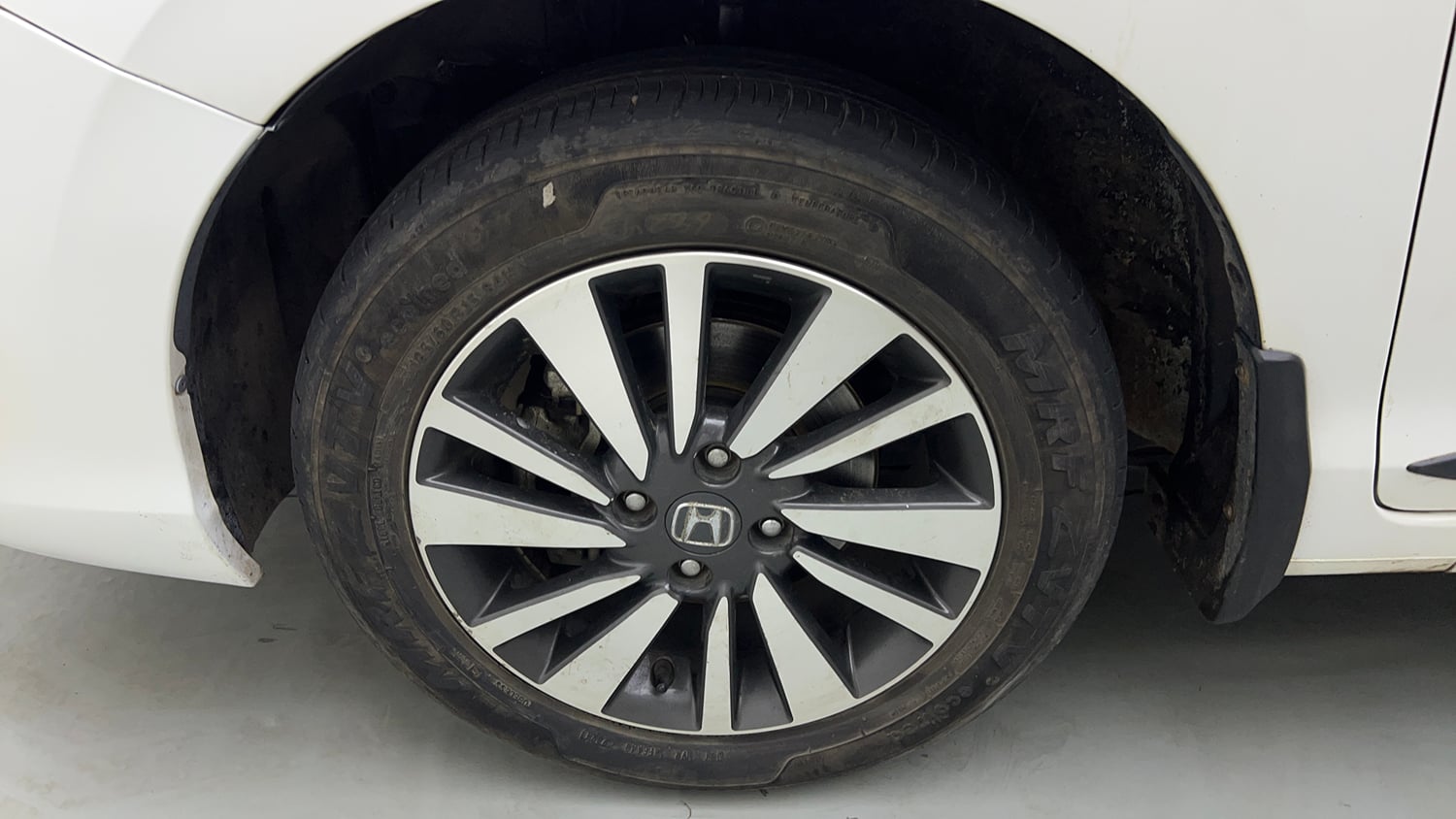 Used 2024 Honda City VX Petrol MT Petrol Manual tyres LEFT FRONT TYRE RIM VIEW