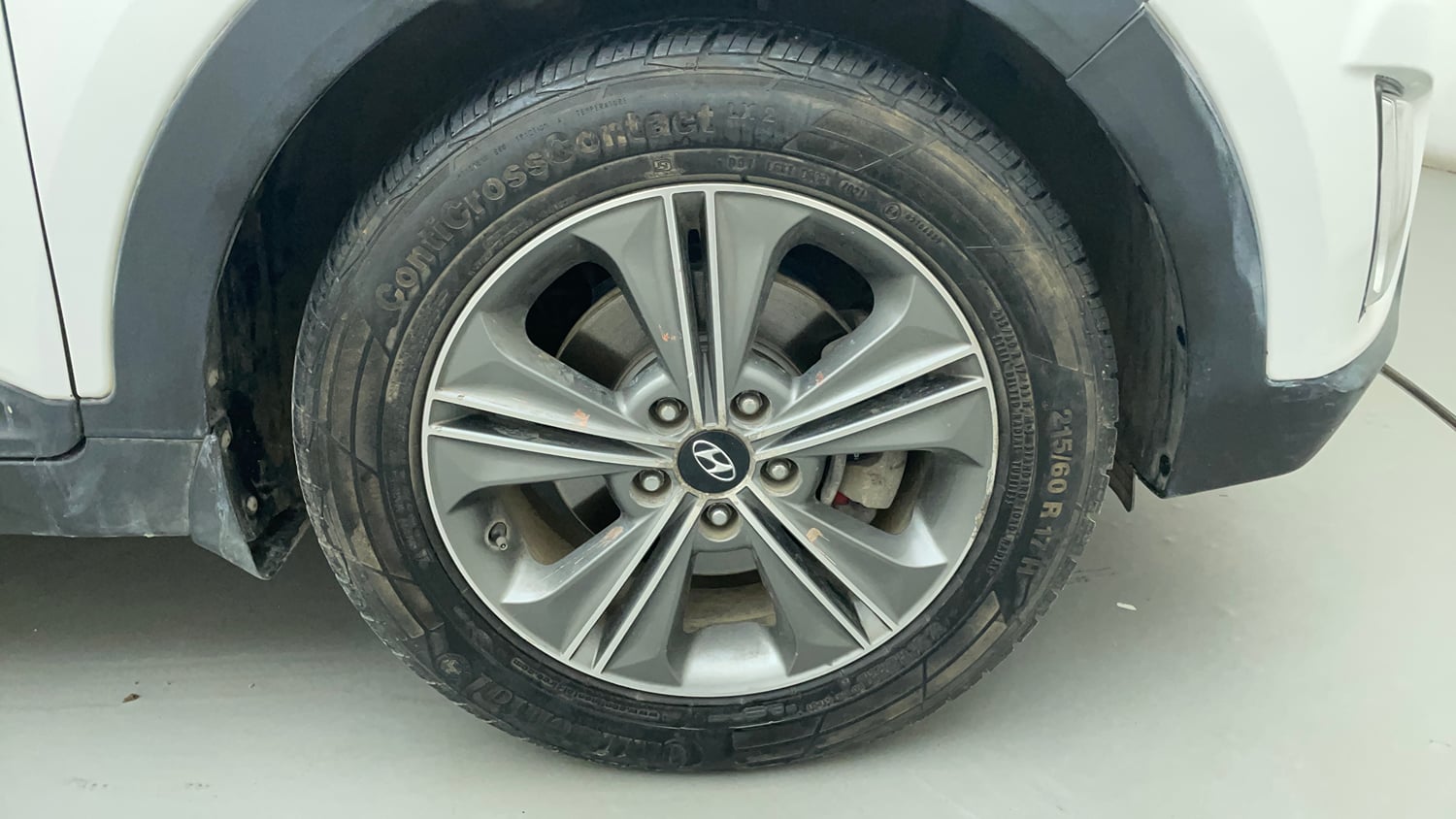 Used 2016 Hyundai Creta 1.6 SX Plus AT Petrol Petrol Automatic tyres RIGHT FRONT TYRE RIM VIEW