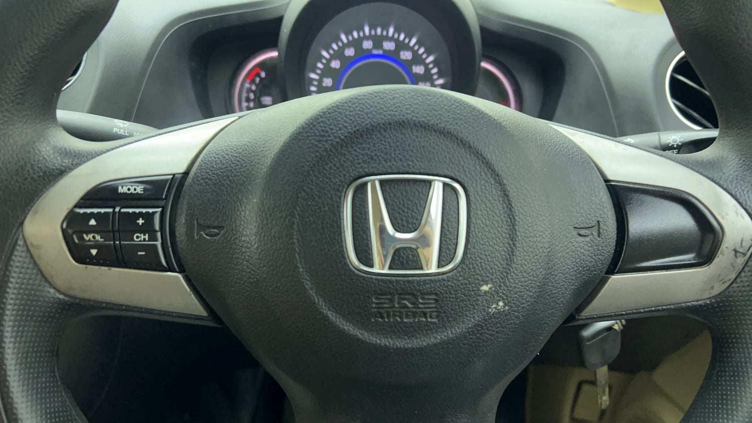 Used 2015 Honda Amaze 1.2 VX i-VTEC Petrol Manual top_features Steering mounted controls