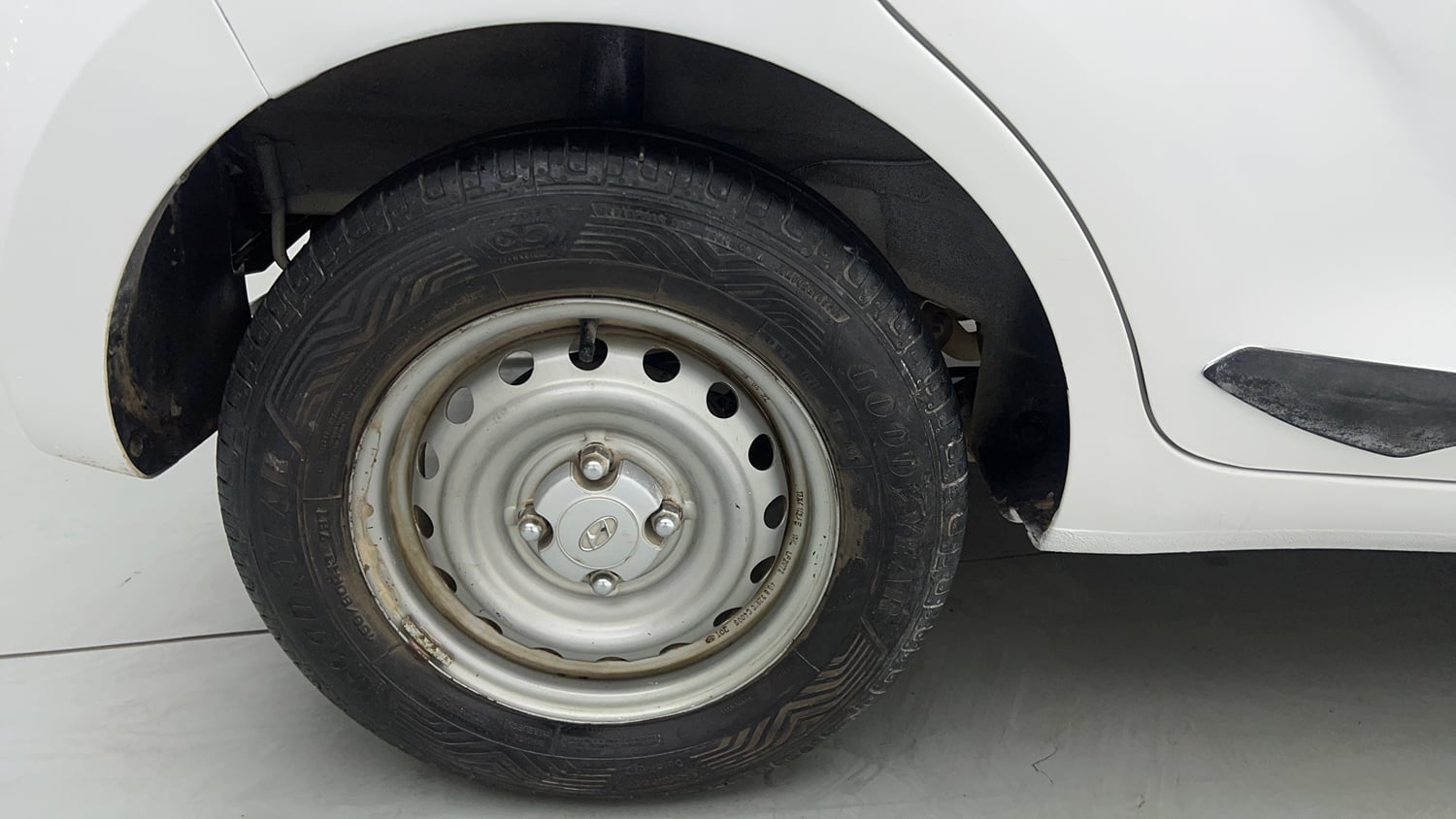 Used 2022 hyundai Santro Sportz Executive CNG Cng Manual tyres RIGHT REAR TYRE RIM VIEW
