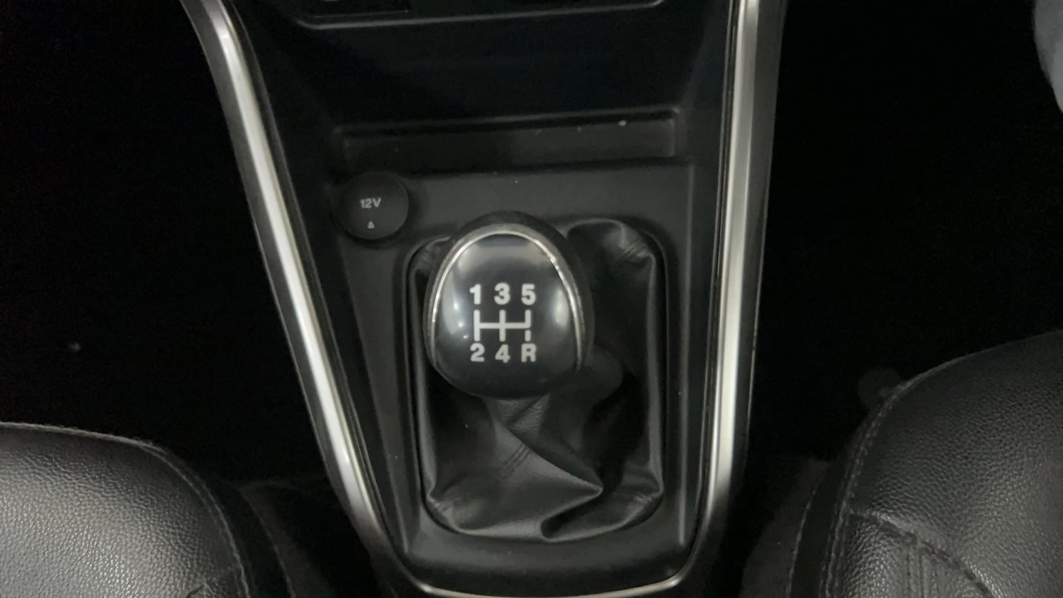 Used 2021 Ford EcoSport Titanium 1.5L Ti-VCT Petrol Manual interior GEAR  KNOB VIEW
