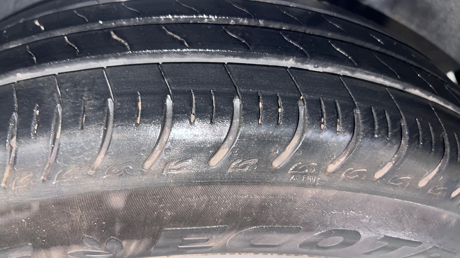 Used 2026 Maruti Suzuki Swift VXi AMT Petrol Automatic tyres LEFT REAR TYRE TREAD VIEW