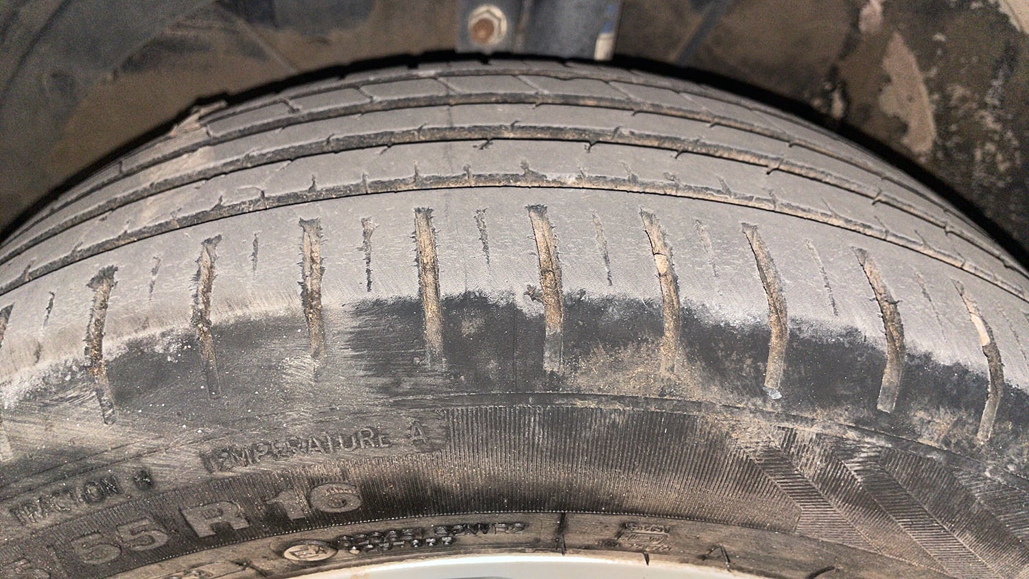 Used 2023 Maruti Suzuki Baleno Zeta AGS Petrol Automatic tyres LEFT FRONT TYRE TREAD VIEW