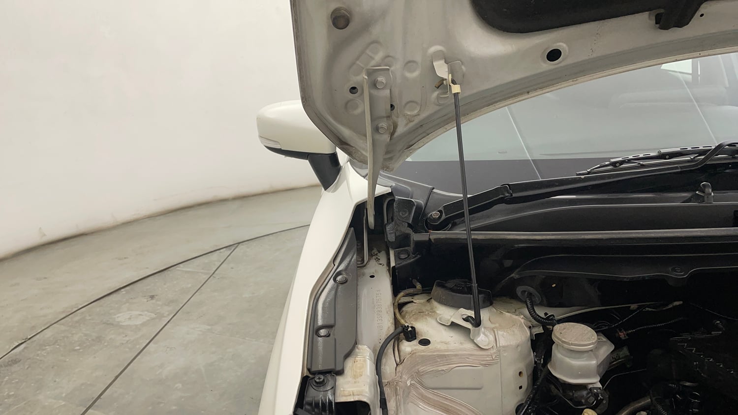 Used 2023 Maruti Suzuki Baleno Zeta AGS Petrol Automatic engine ENGINE RIGHT SIDE HINGE & APRON VIEW