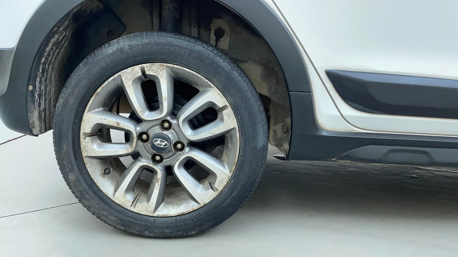 Used 2016 Hyundai i20 Active 1.2 SX Petrol Manual tyres RIGHT REAR TYRE RIM VIEW
