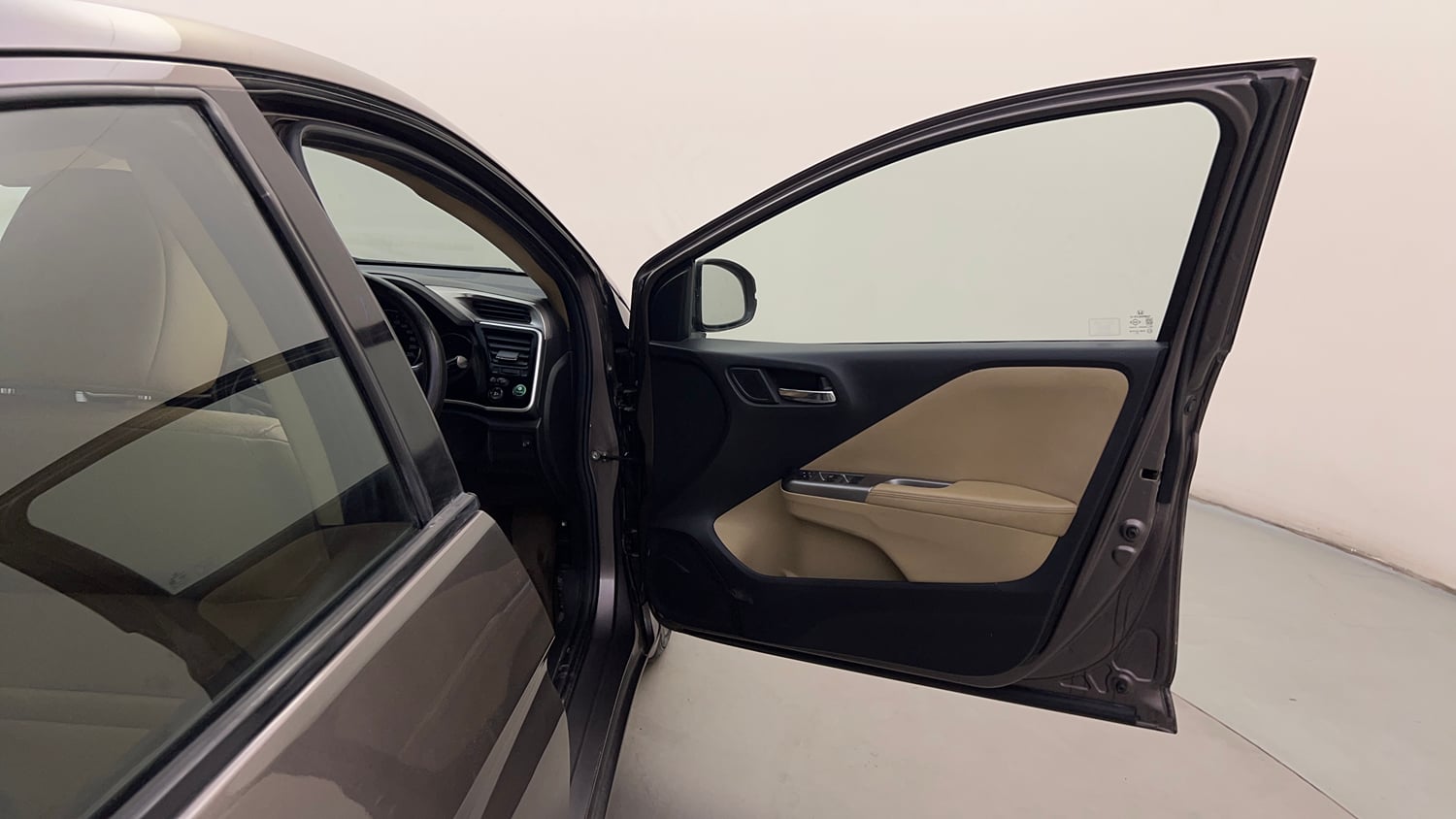 Used 2016 Honda City VX CVT Petrol Automatic interior RIGHT FRONT DOOR OPEN VIEW