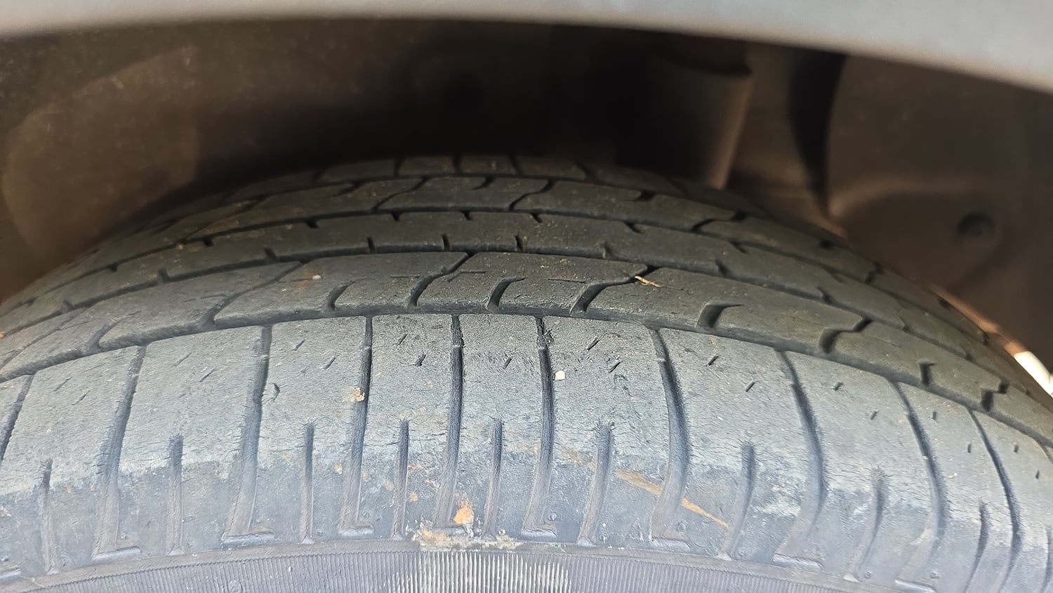 Used 2018 Hyundai Creta S 1.4 CRDI Diesel Manual tyres LEFT REAR TYRE TREAD VIEW