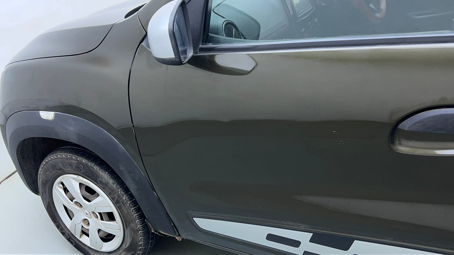 Used 2017 Renault Kwid 1.0 RXT Petrol Manual dents MINOR DENT