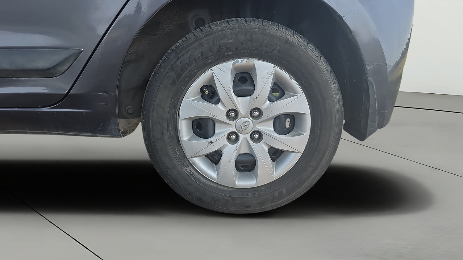 Used 2017 Hyundai Elite i20 Sportz 1.2 Petrol Manual tyres LEFT REAR TYRE RIM VIEW