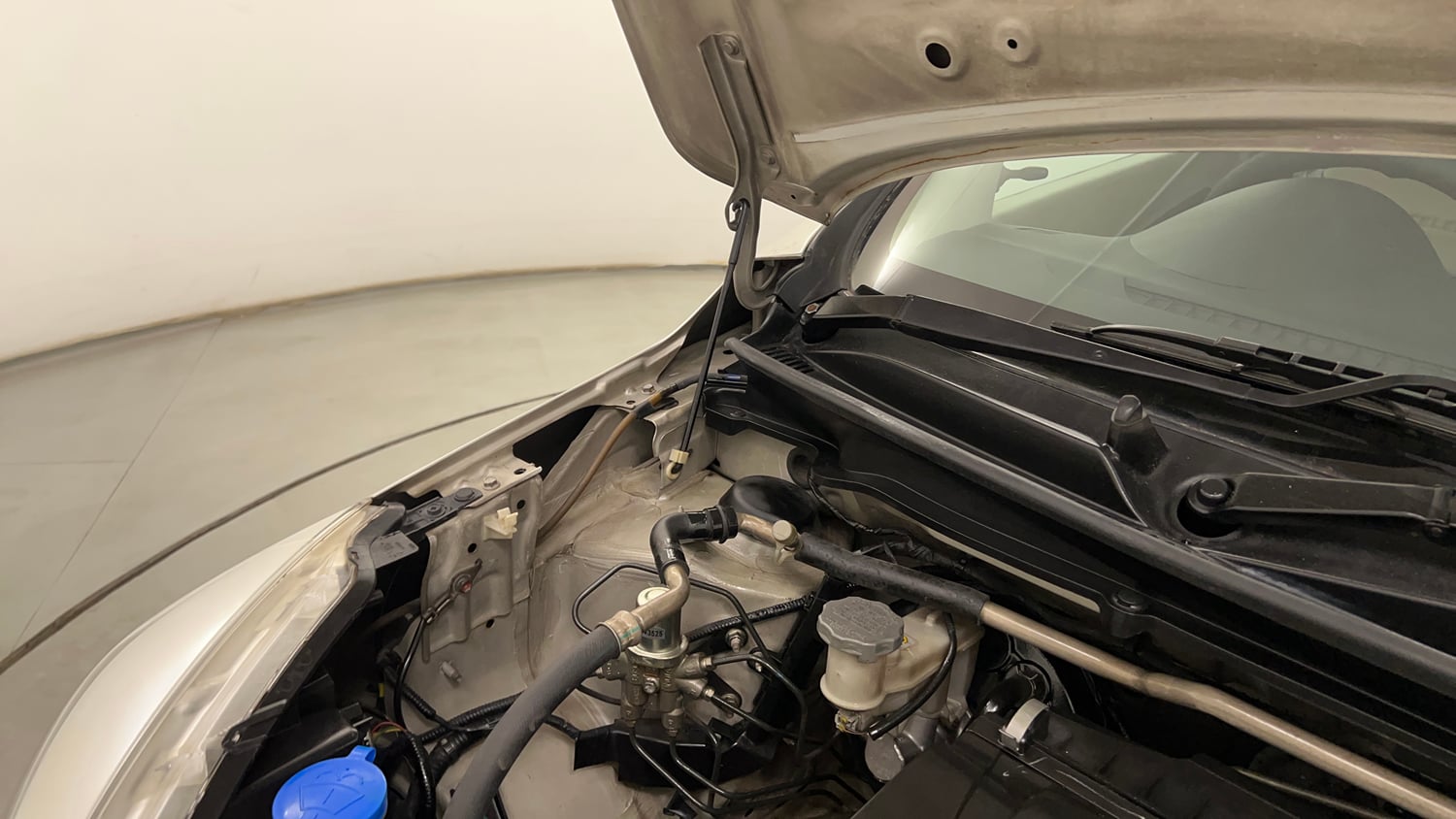 Used 2017 Maruti Suzuki Celerio VXi CNG Cng Manual engine ENGINE RIGHT SIDE HINGE & APRON VIEW