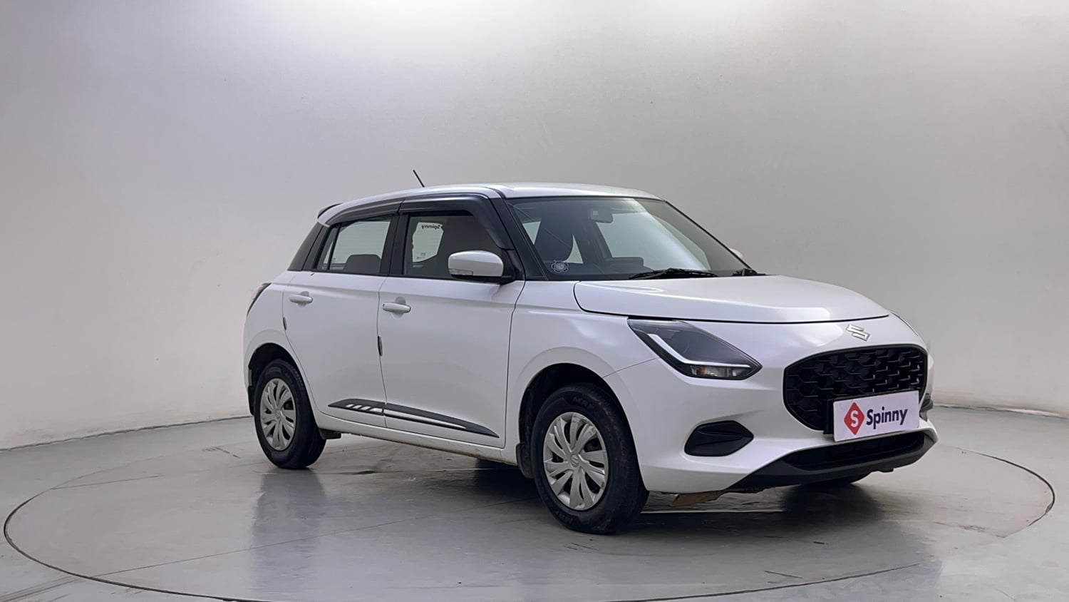 Used 2026 Maruti Suzuki Swift VXi AMT Petrol Automatic exterior RIGHT FRONT CORNER VIEW