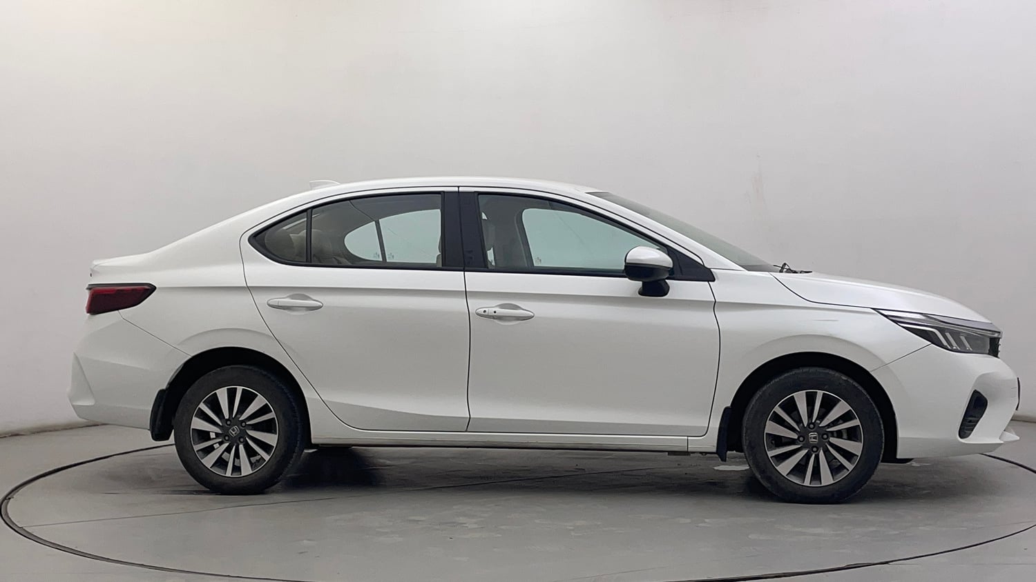 Used 2024 Honda City V Petrol MT Petrol Manual exterior RIGHT SIDE VIEW