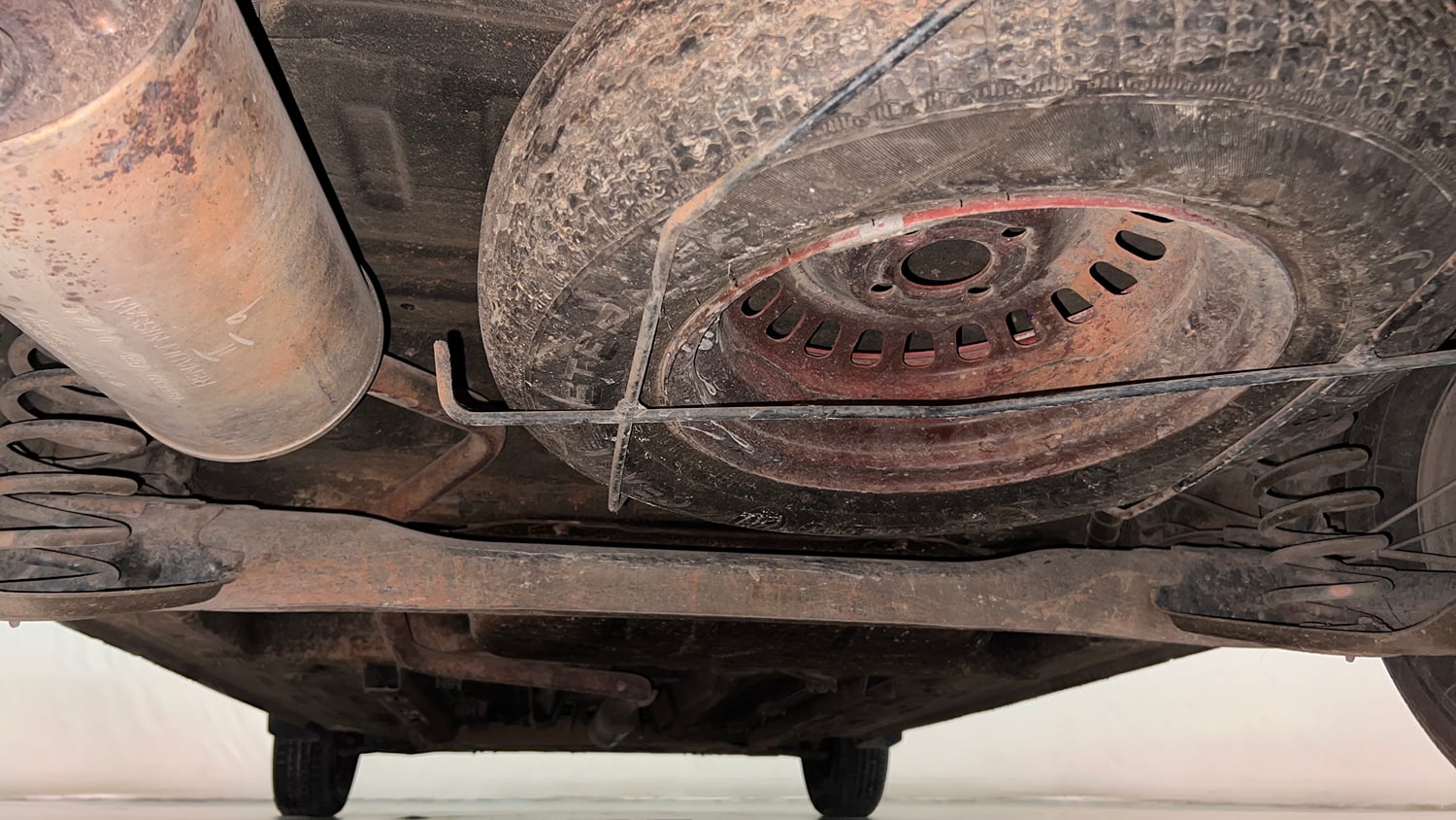 Used 2020 Renault Triber RXL EASY-R AMT Petrol Automatic extra REAR UNDERBODY VIEW (TAKEN FROM REAR)