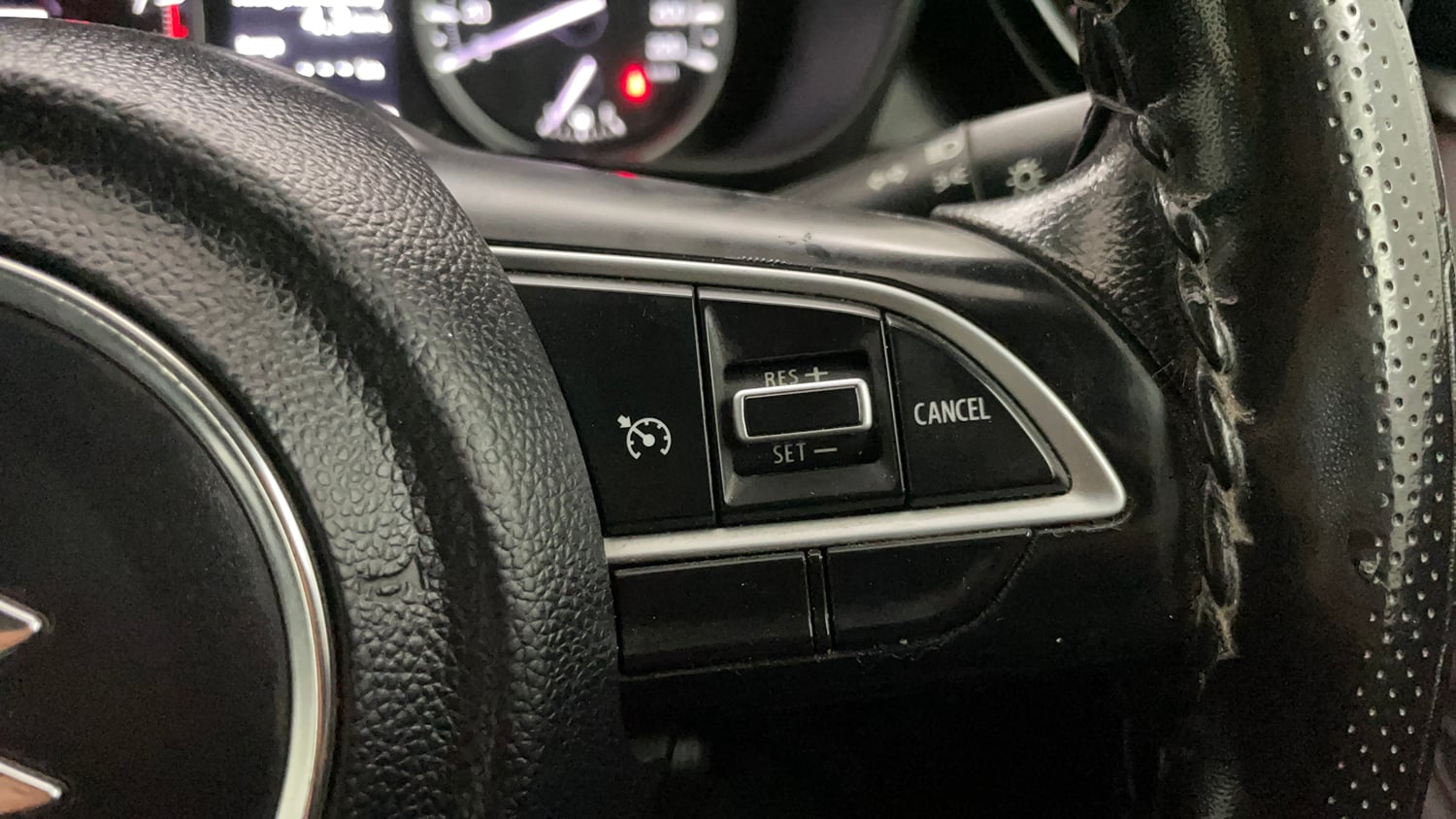 Used 2023 Maruti Suzuki Grand Vitara Zeta Smart Hybrid Petrol Manual top_features Cruise control