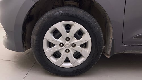 Used 2015 Hyundai Elite i20 Sportz 1.2 Petrol Manual tyres LEFT FRONT TYRE RIM VIEW