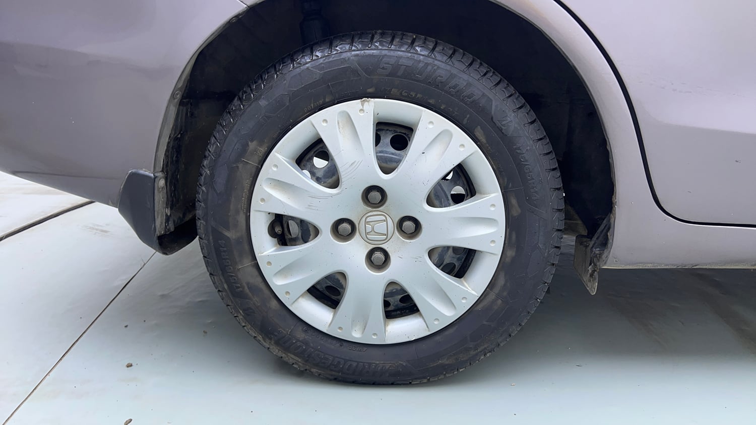 Used 2016 Honda Amaze 1.2 SX i-VTEC Petrol Manual tyres RIGHT REAR TYRE RIM VIEW