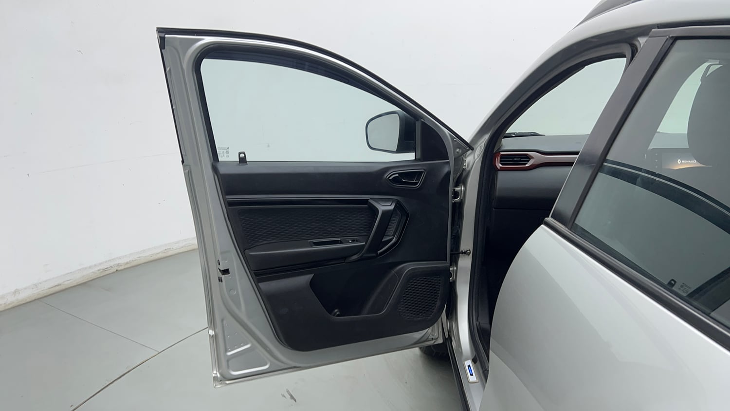 Used 2022 Renault Kiger RXZ 1.0 Turbo MT Petrol Manual interior LEFT FRONT DOOR OPEN VIEW